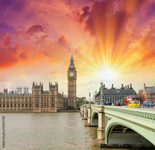 Carta da parati Londra - Carta da parati London. Westminster Bridge and Houses of Parliament on a beautif
