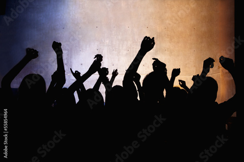 Obraz na płótnie A crowd of young people dancing in a nightclub