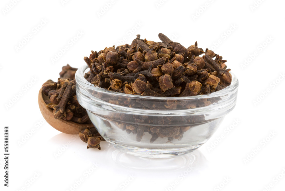 Obraz premium clove spices in bowl