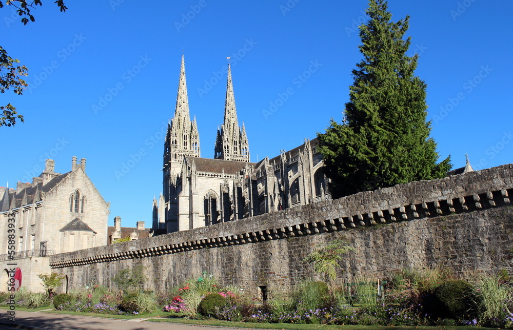 Obraz premium La Cathédrale St Corentin Quimper, Bretagne France.