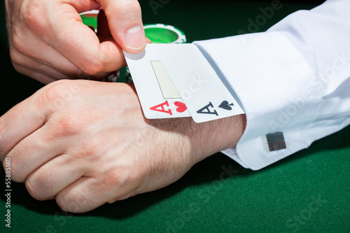 Fotografija Human hand with playing cards in sleeve