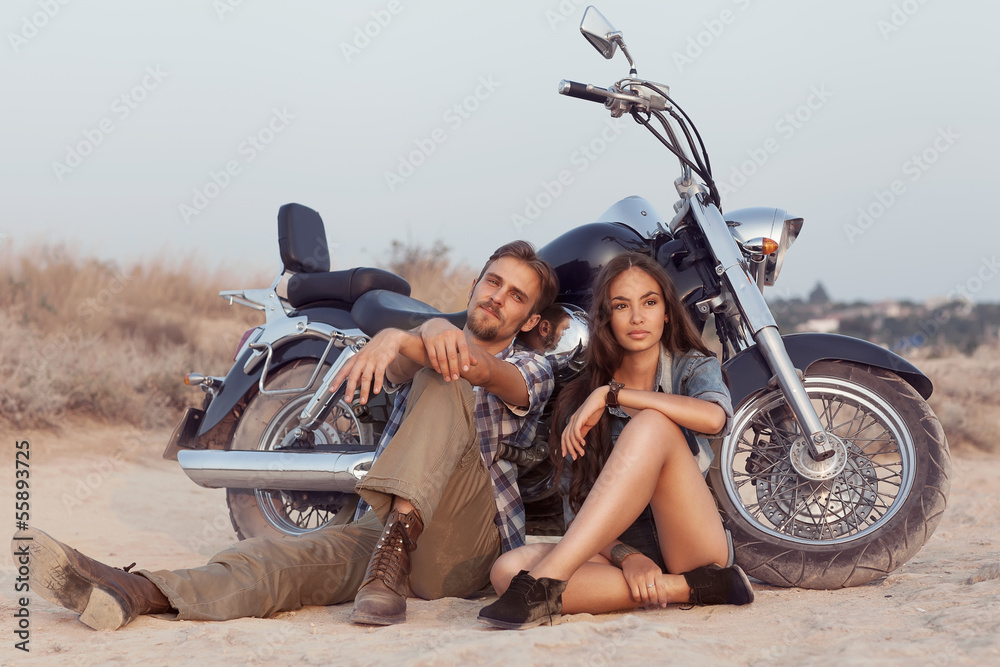 Obraz premium Happy young love couple on scooter enjoying themselves on trip