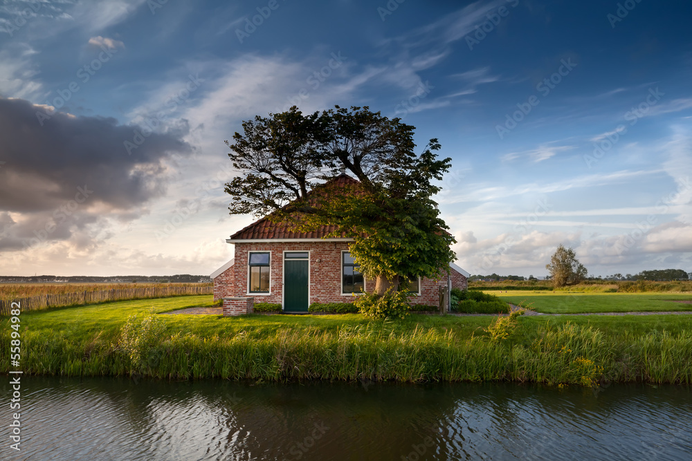 Obraz premium charming farmhouse by river
