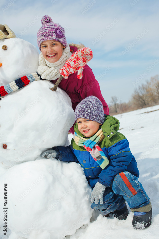 Kids make a snowman