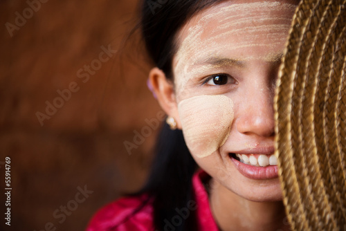 Tablou canvas Shy Myanmar girl