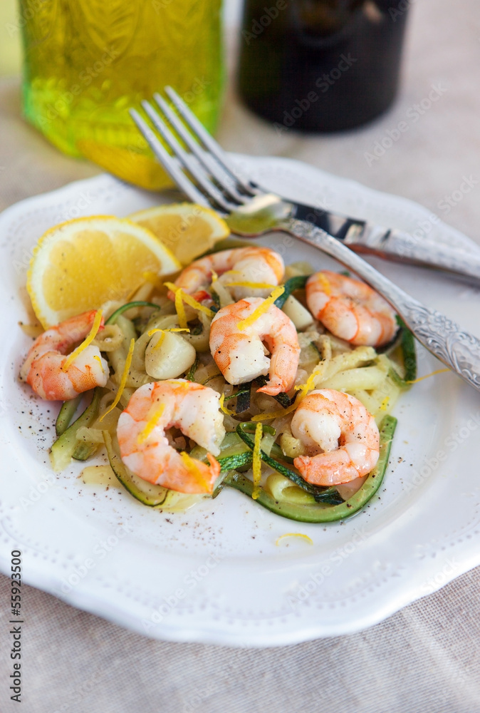 Zucchini noodles with prawns and lemon zest Zucchini noodles with prawns and lemon zest