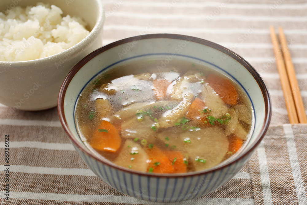 日本の食卓イメージ　けんちん汁とご飯