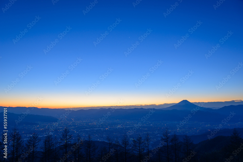 Fototapeta premium The city of Kofu and Mt.Fuji at dawn