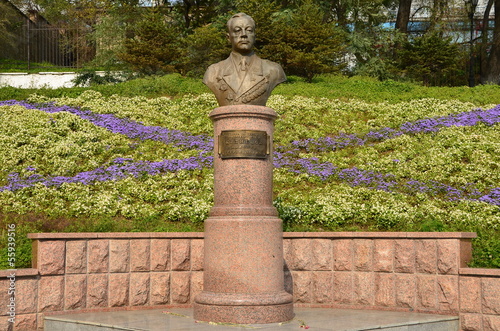 Владивосток, памятник адмиралу Кузнецову Н.Г.