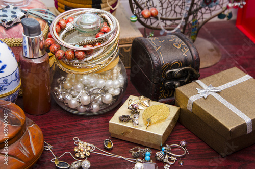 Fashionable women's jewelry, bangles and gift boxes