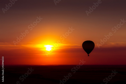 Coucher de soleil montgolfière