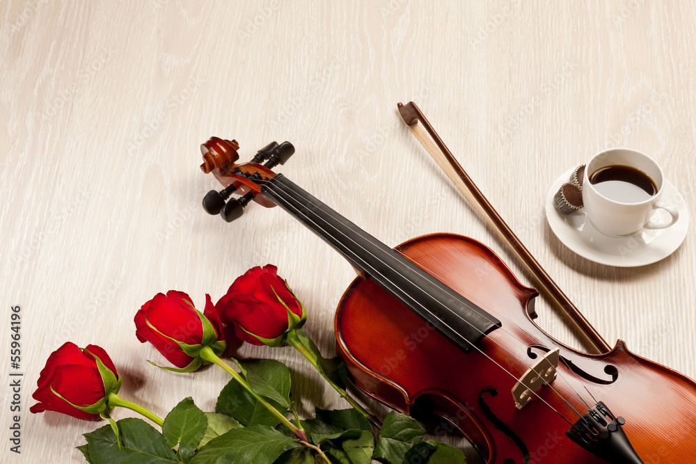 Fototapeta premium Red roses and a violin