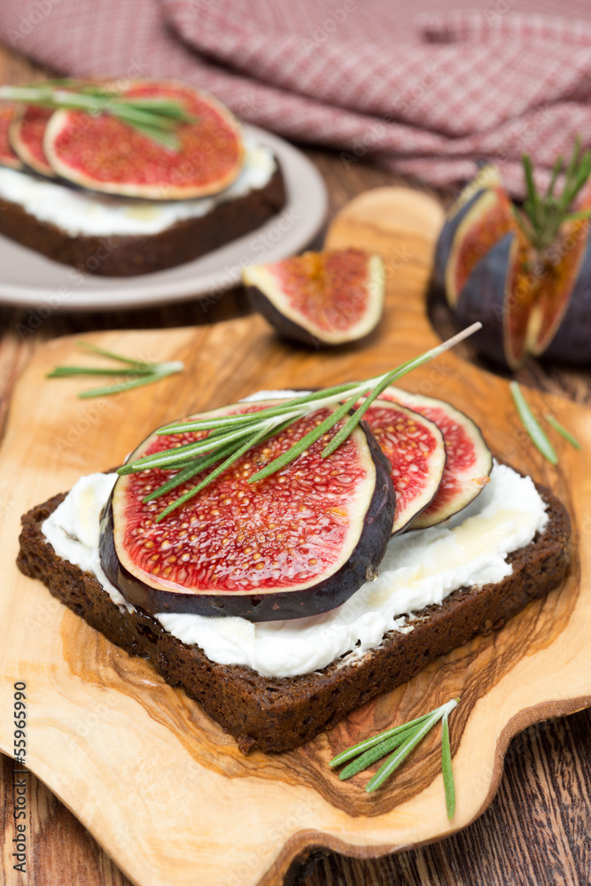 bread with goat cheese, fresh figs, honey and rosemary bread with goat cheese, fresh figs, honey and rosemary