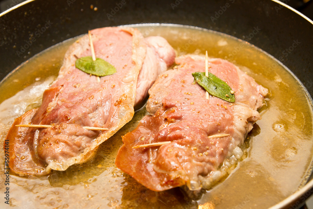 Saltimbocca alla romana in a pan