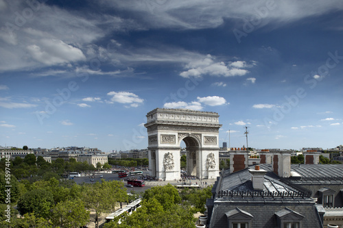 Photography the arc de triomphe in paris, france