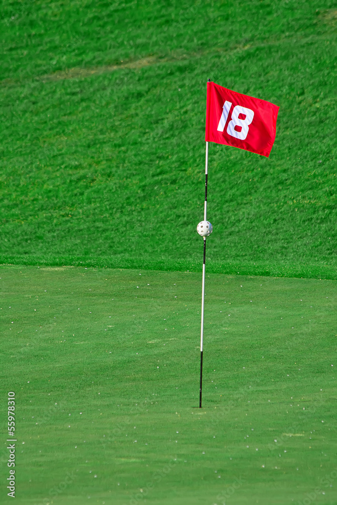 Obraz premium flag on golf course