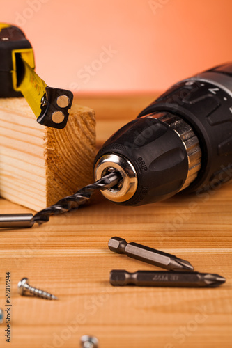 drill and wood mounting tools