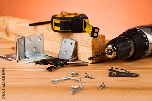 drill and wood mounting tools