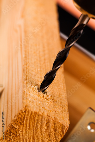 drill and wood mounting tools