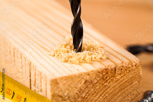 drill and wood mounting tools