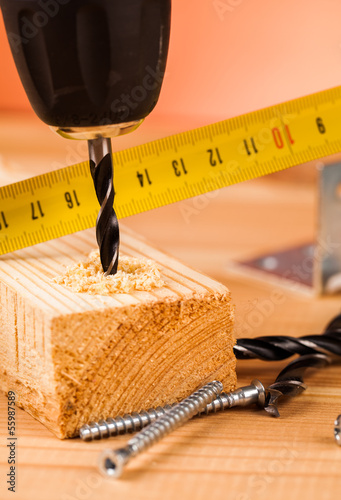 drill and wood mounting tools