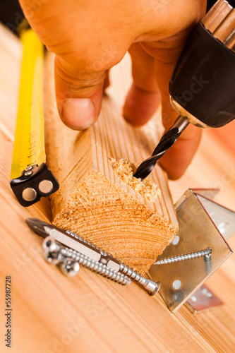 drill and wood mounting tools