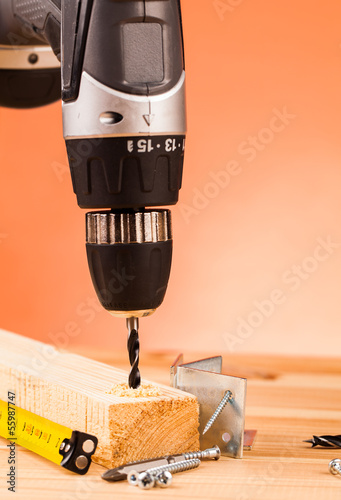 drill and wood mounting tools