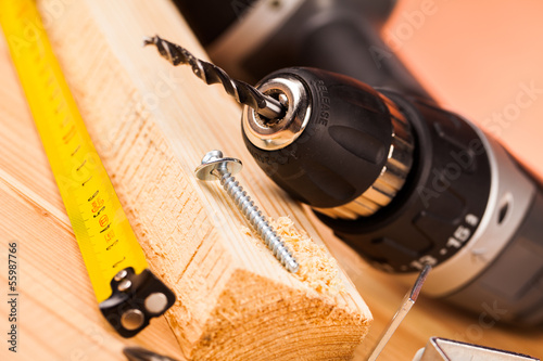 drill and wood mounting tools
