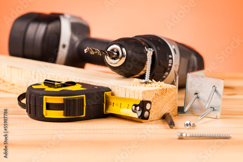drill and wood mounting tools