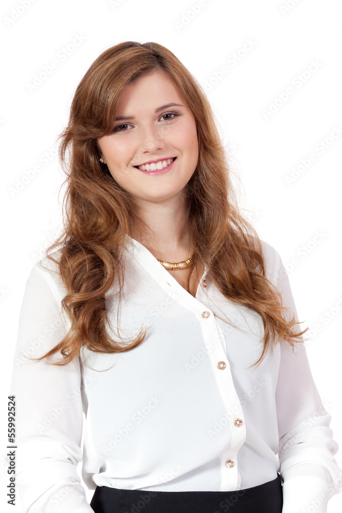 junge erfolgreiche frau mit brünetten haaren in freizeitkleidun