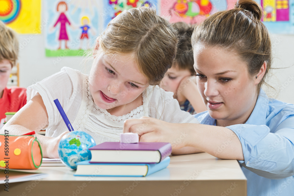 Obraz premium Mädchen in der Schule