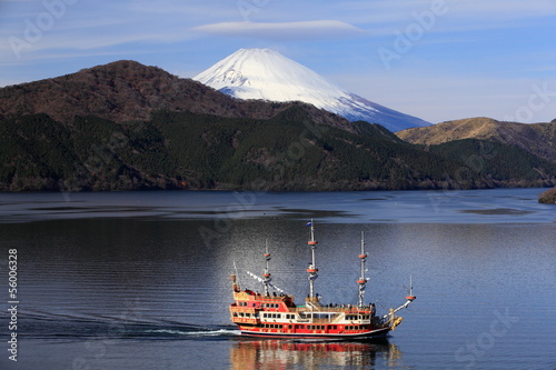 箱根芦ノ湖　富士山と海賊船