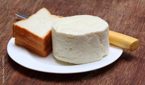 Fresh cheese with bread and kitchen knife
