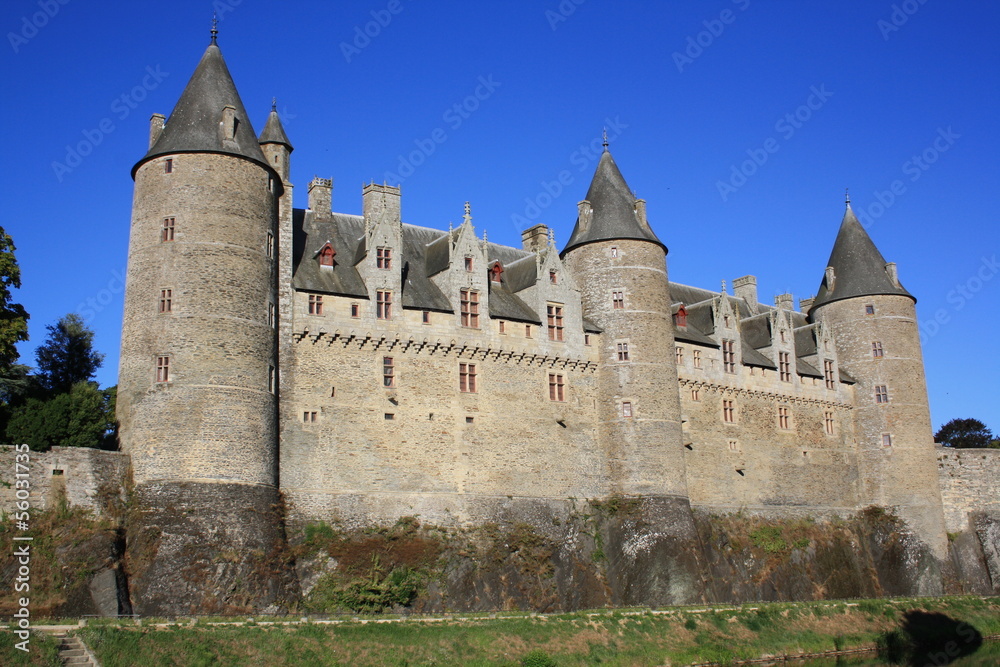 château breton et ses tois tours