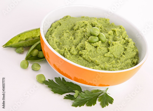 bowl of pea puree