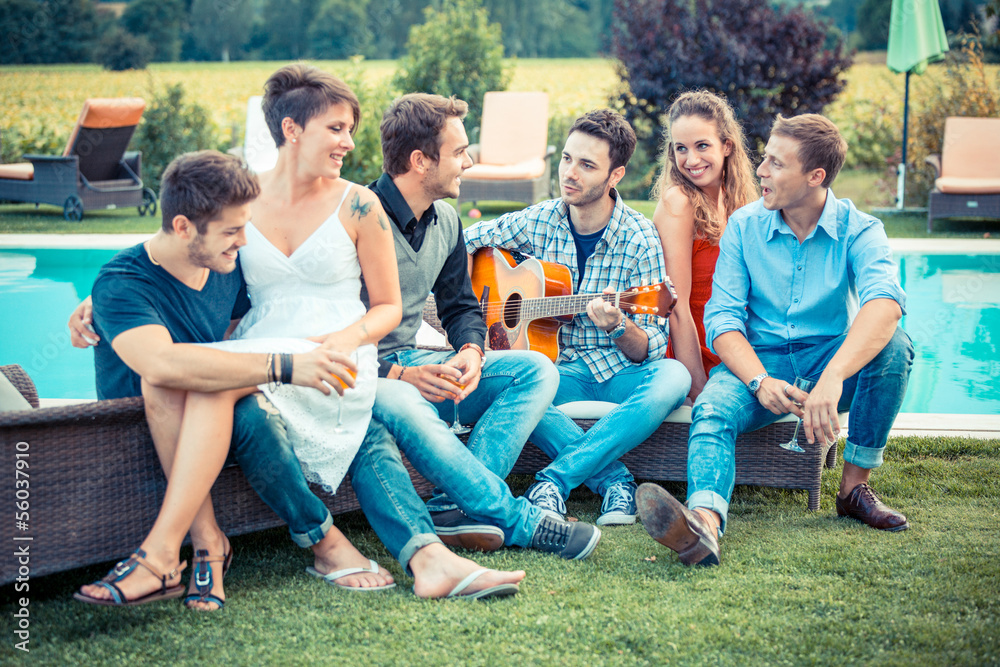 Obraz premium Group of Friend Singing Together next to Swimming Pool