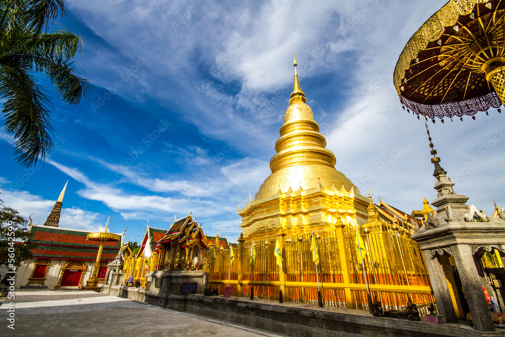 Naklejka premium Wat PhraDhartHaribhunchai lumphun province Thailand