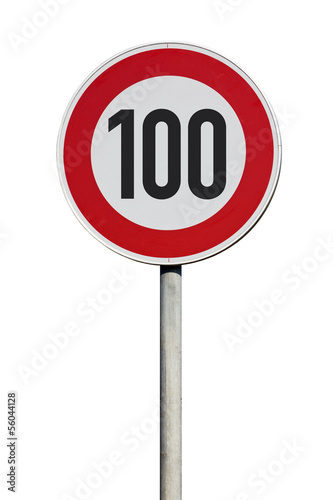 Tempo 100 Verkehrsschild isoliert