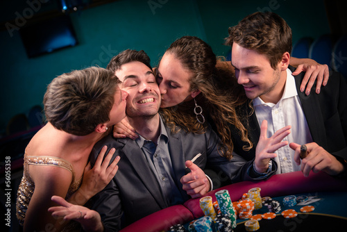 Schilderij op canvas adult group celebrating friend winning at roulette