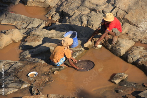 orpailleurs malgaches photo