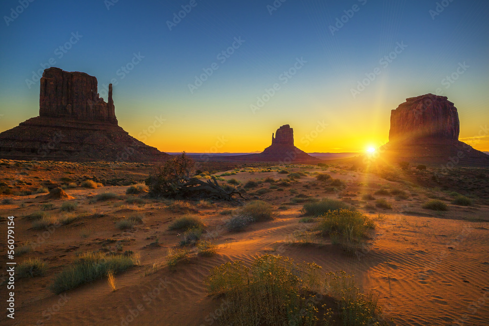 Horizontal view of sunrise at Monument Valley