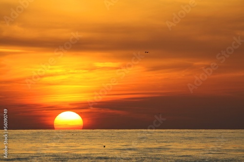 Sonnenuntergang an der niederl  ndischen Nordseek  ste 