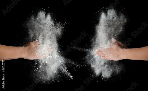 Freeze motion of dust explosion in hands