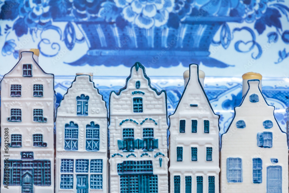 Obraz premium Dutch Delft blue souvenir houses in front of an old plate