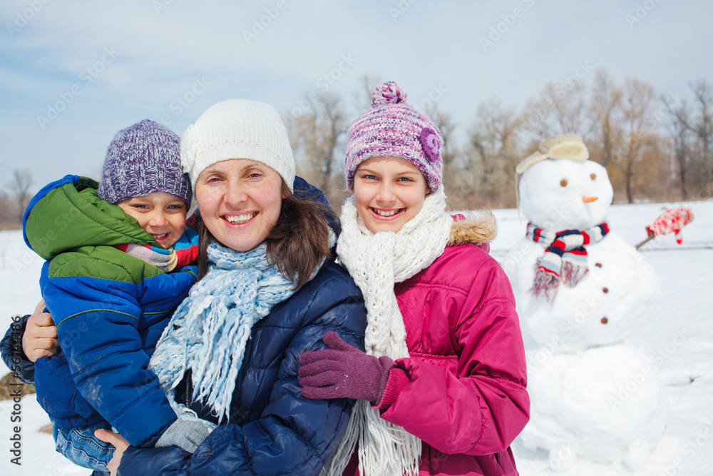 Family make a snowman