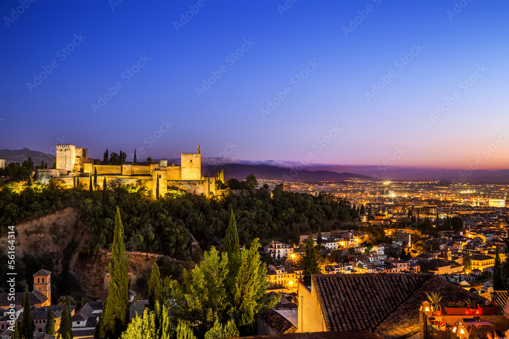 Fototapeta premium Ancient arabic fortress of Alhambra at night. Granada, Spain.