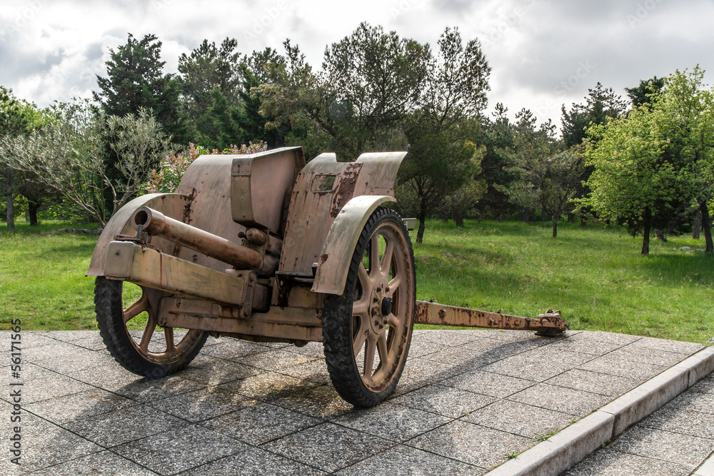Transportable historic cannon of World War II