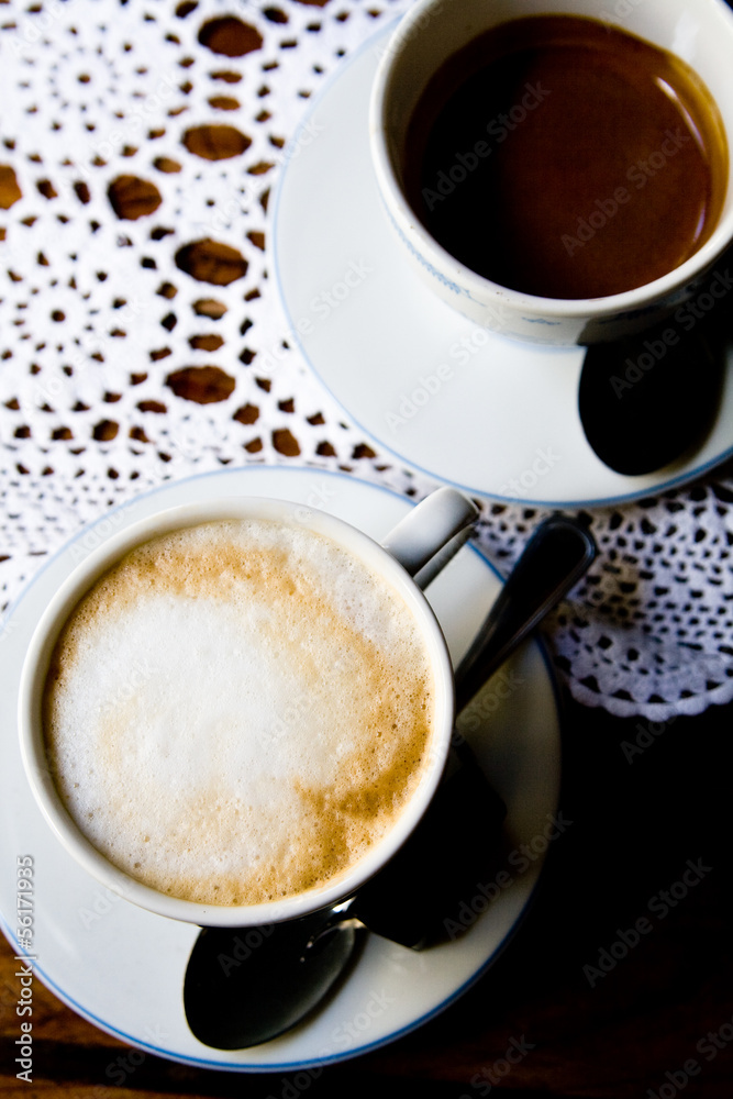 Obraz premium Coffee with milk and black coffee for breakfast