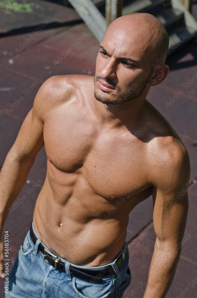 Obraz premium Handsome bald young man shirtless outdoors