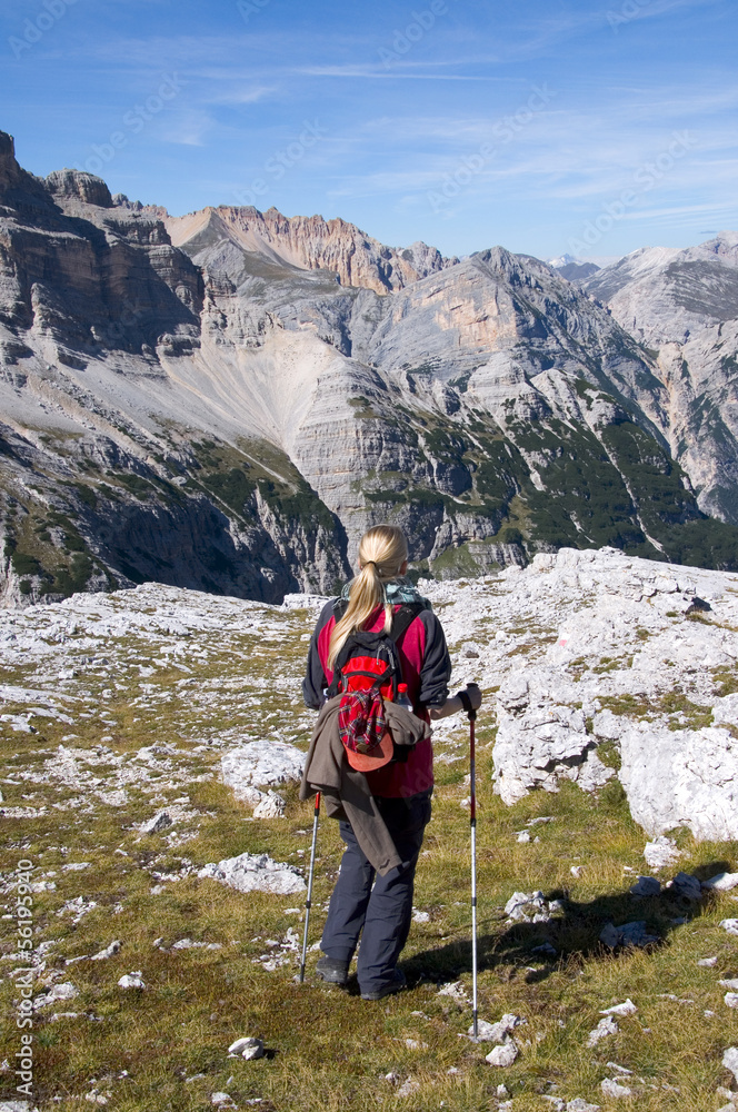 Obraz premium Wanderin in den Dolomiten - Alpen